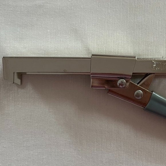 Swing-A-Way Jar Opener - Picture 2 of 9